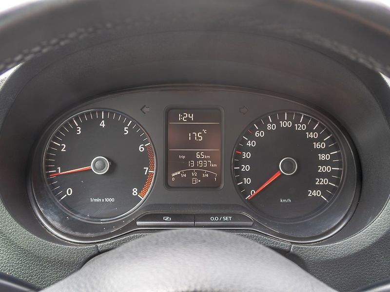Volkswagen Polo (2009) 1.2HTP KLIMA – ROZVODY - fotka 16 z 40