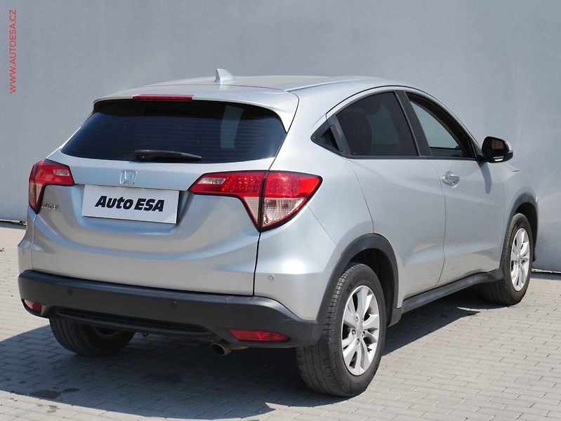 Honda HR-V (2016) 1.5 VTEC, 1.maj,ČR, AT, park - fotka 4 z 19