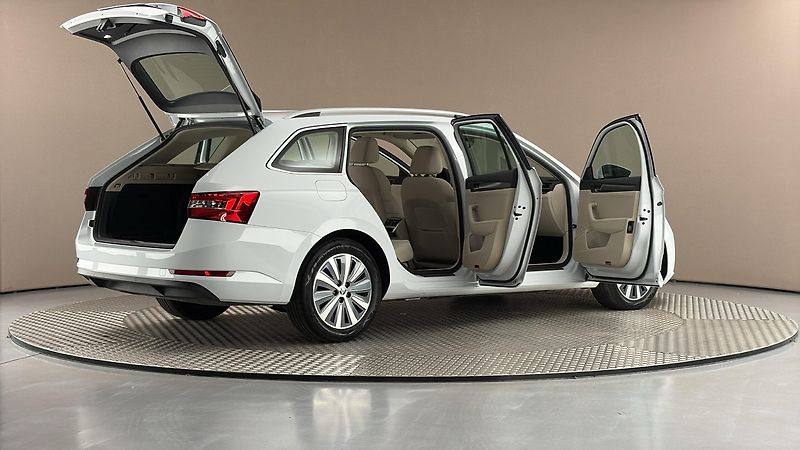 Škoda Superb 2.0 TDI Style Combi - fotka 6 z 25