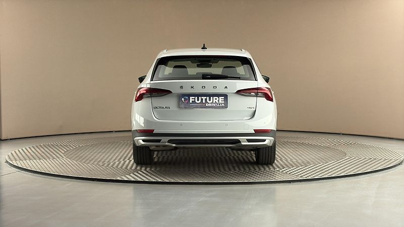 Škoda Octavia 2.0 TDI DSG 4x4 Scout Combi - fotka 5 z 28