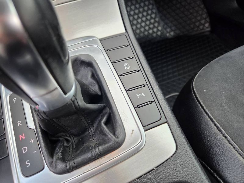 Volkswagen Passat (2014) 2.0 TDI DSG - fotka 21 z 45
