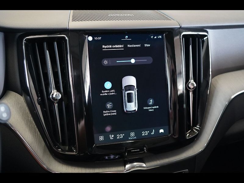 Volvo XC60 T8 PLUS Dark, Ventilace, 360° - fotka 32 z 48