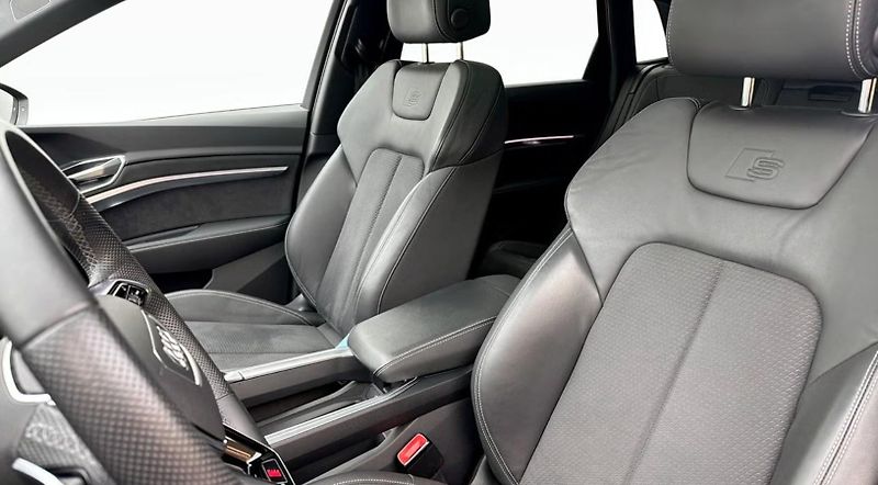 Audi Q8 e-tron 55 Q 360k Pano Tažné Matrix  - fotka 8 z 25