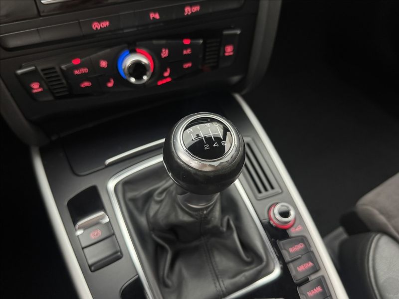 Audi A5 2,0 140kW S-LINE 4X4 VÝHŘEV TZ - fotka 30 z 50