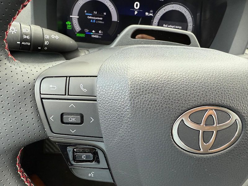 Toyota C-HR 2,0 PHEV E-CVT GR Sport - fotka 16 z 30