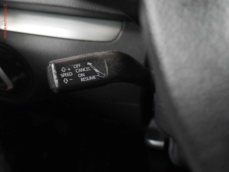 Volkswagen Sharan (2011) 2.0 TDi, AC, výhřev sed - fotka 16 z 20