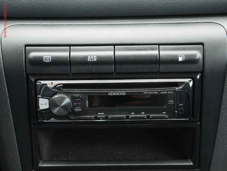 Škoda Octavia (2001) 1.6 i, AC, TZ, tempo - fotka 11 z 15