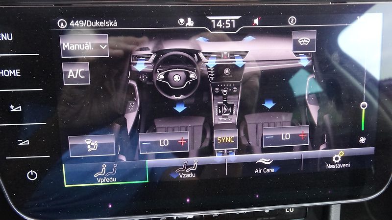Škoda Superb Kombi 2.0TDi DSG Style plus - fotka 33 z 40