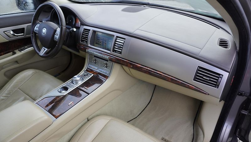 Jaguar XF 4.2 V8 PREMIUM LUXURY - fotka 21 z 29