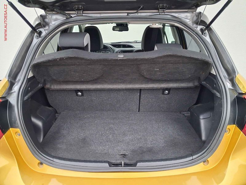 Toyota Yaris (2019) 1.5 VVT-iE, Kamera - fotka 7 z 16