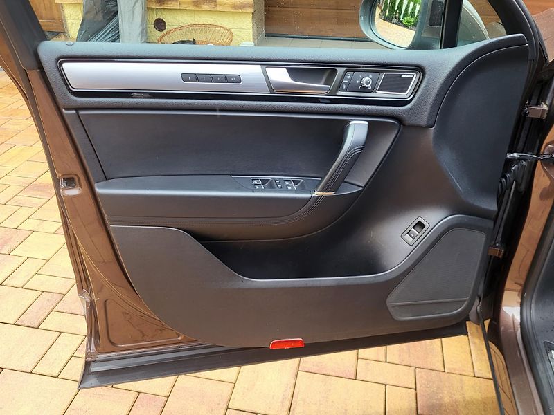 Volkswagen Touareg (2014) 4.2TDi V8 250KW*R-LINE*PANORAM - fotka 10 z 55
