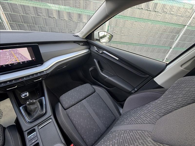 Škoda Octavia IV 2.0 TDI Ambition/Virtual/Fu - fotka 12 z 28