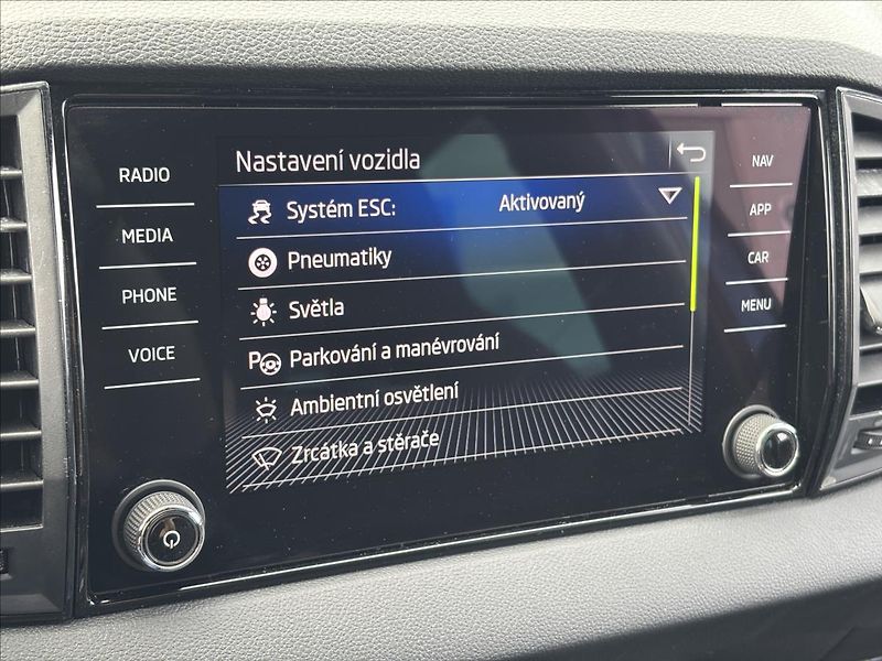 Škoda Karoq 2,0 TDI Sportline DSG ČR - fotka 35 z 41