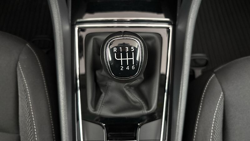 Škoda Karoq 1.5 TSI Ambition - fotka 22 z 25