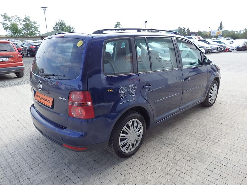 Volkswagen Touran 2,0i KLIMA ECOFUEL  - fotka 4 z 14
