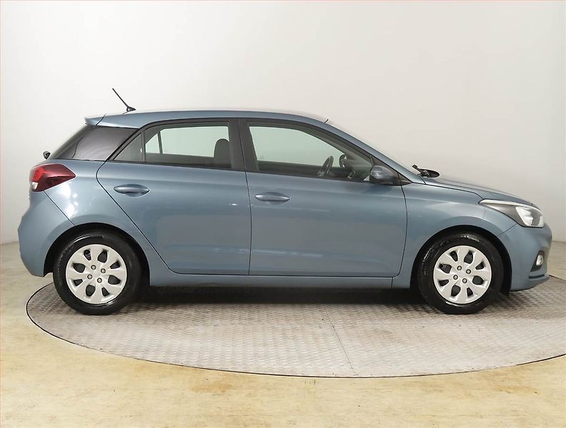 Hyundai i20 (2019) 1.2, Serv.kniha - fotka 6 z 15