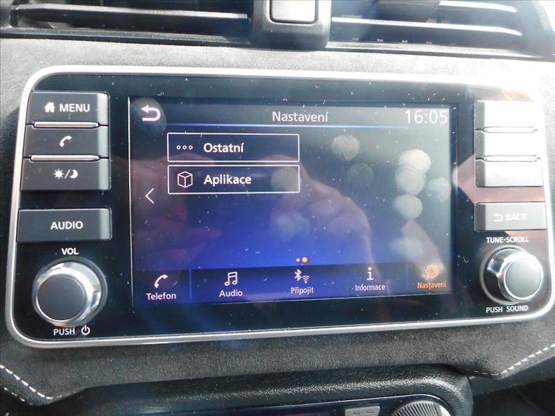 Nissan Micra 1,0 N - Sport BOSE - fotka 15 z 31