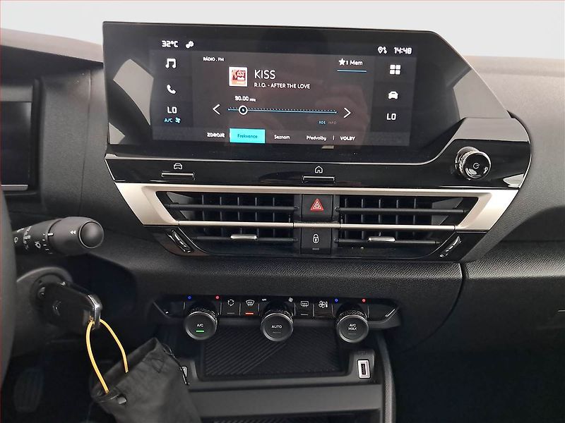 Citroën C4 (2024) 1.2 PureTech, ČR,1.maj - fotka 12 z 17