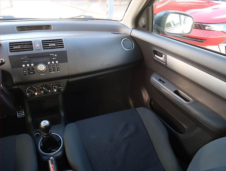 Suzuki Swift (2008) 1.3 i, Vyhř. sedaček - fotka 8 z 17