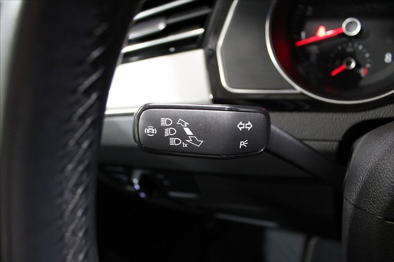 Volkswagen Passat 1,5 TSI DSG Business 1.maj. CZ - fotka 17 z 35