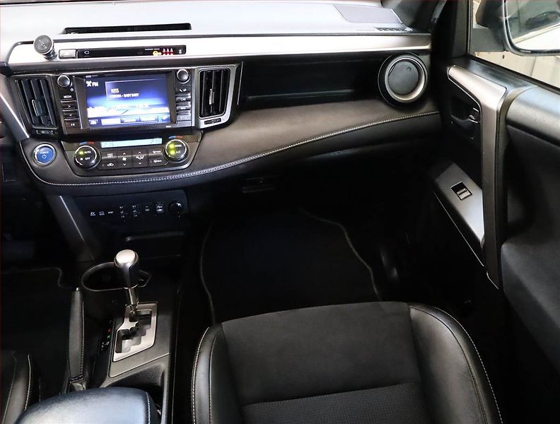 Toyota RAV4 (2018) Executive 2.5 Hybrid - fotka 8 z 24