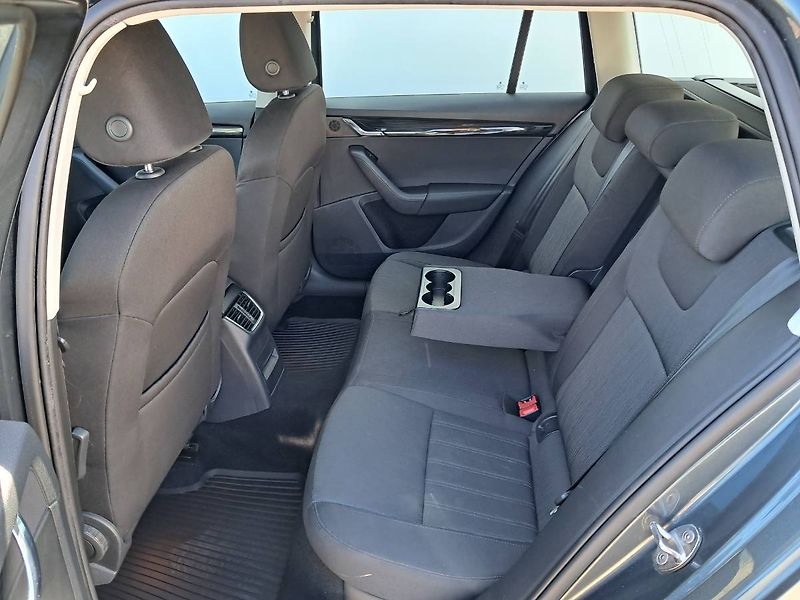 Škoda Octavia (2018) OCTVIA COMBI III FC STYLE 2.0 - fotka 20 z 26
