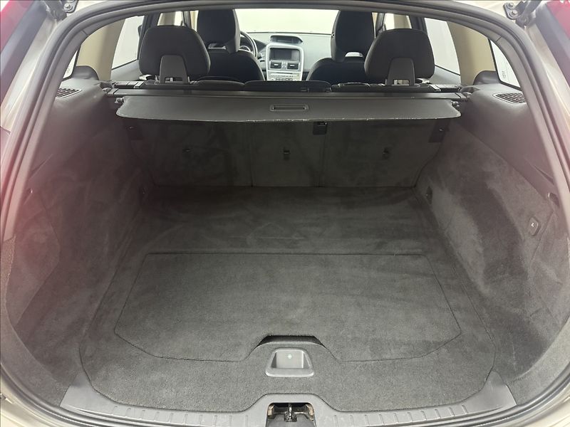 Volvo XC60 2,4 D3 4X4 AUT. VÝHŘEV LED ČR - fotka 39 z 40