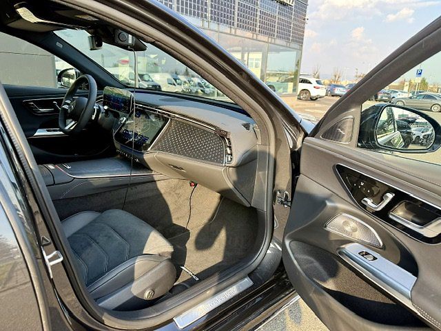 Mercedes-Benz Třídy E (2025) 300 de 4MATIC kombi s EQ - fotka 24 z 46