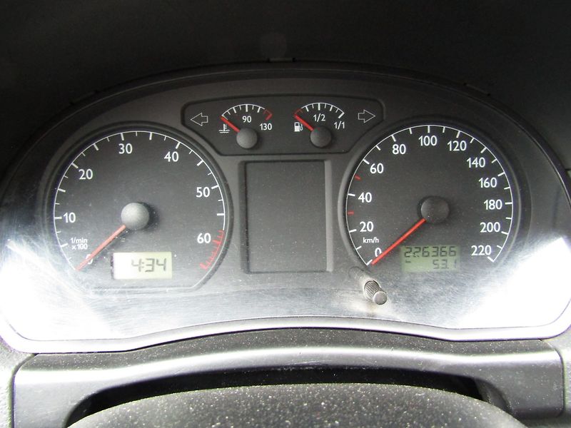 Volkswagen Polo (2005) 1.2i 40kW   CZ PŮVOD - fotka 28 z 31