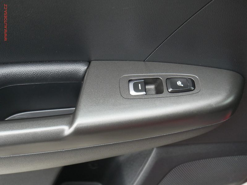 Kia Sportage (2016) 1.6 GDi, ČR, Active, navi - fotka 12 z 22