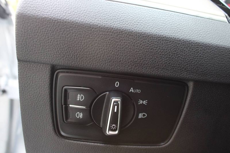 Volkswagen Passat (2023) 2.0 TDI 4x4 147kW Webasto Tažn - fotka 32 z 35