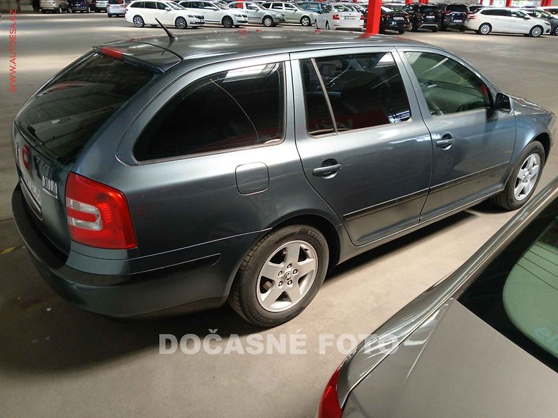 Škoda Octavia (2006) 2.0 TDI, autoAC, temp - fotka 2 z 3