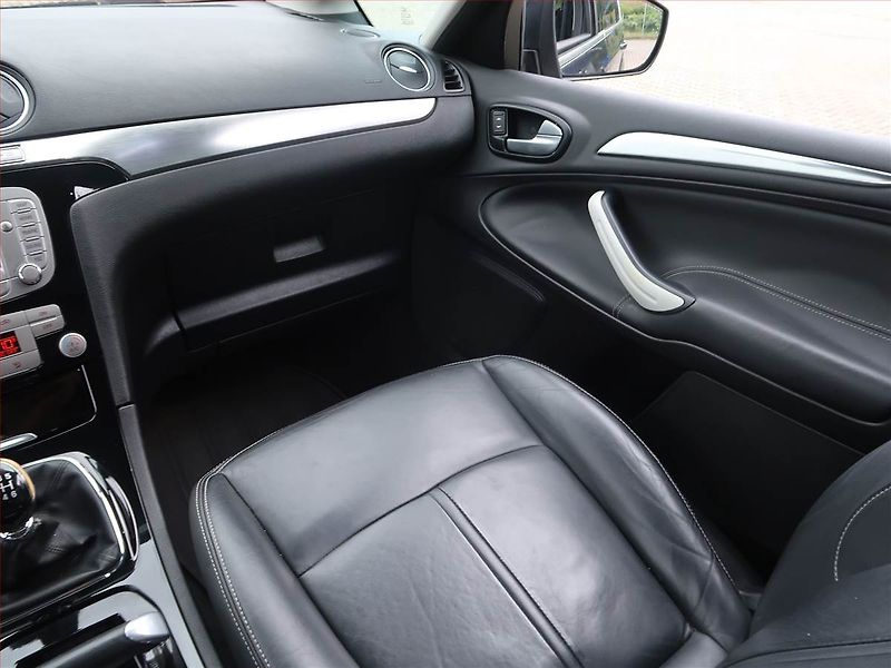 Ford S-MAX (2011) Titanium 2.0 TDCi, Navi - fotka 8 z 18