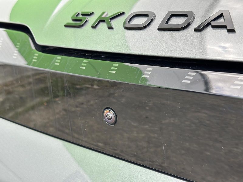 Škoda Elroq RS 340PS 4x4 84iV Matrix-LED H - fotka 9 z 53