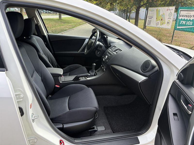 Mazda 3 1.6 90th Anniversary - fotka 21 z 31
