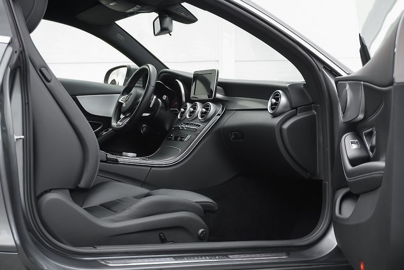 Mercedes-Benz Třídy C C 180 COUPE AMG - fotka 21 z 37