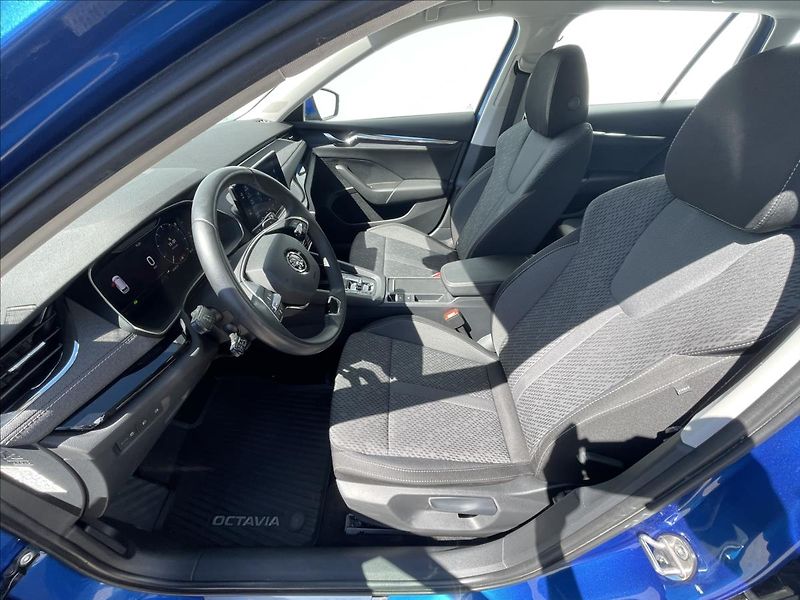 Škoda Octavia 2,0 TDI DSG Combi Style Plus - fotka 4 z 22