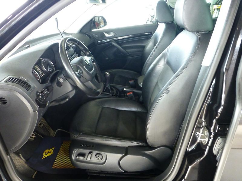 Škoda Octavia (2011) 2,0TDI*VYHŘ.SED**4X4**NAV**L&K - fotka 11 z 28
