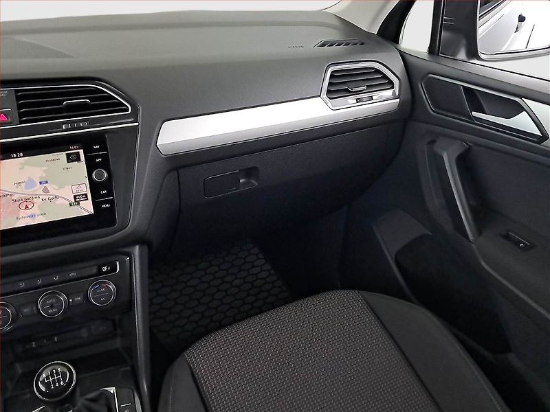 Volkswagen Tiguan (2018) 1.4 TSI, Navi, Park. senzory - fotka 8 z 16