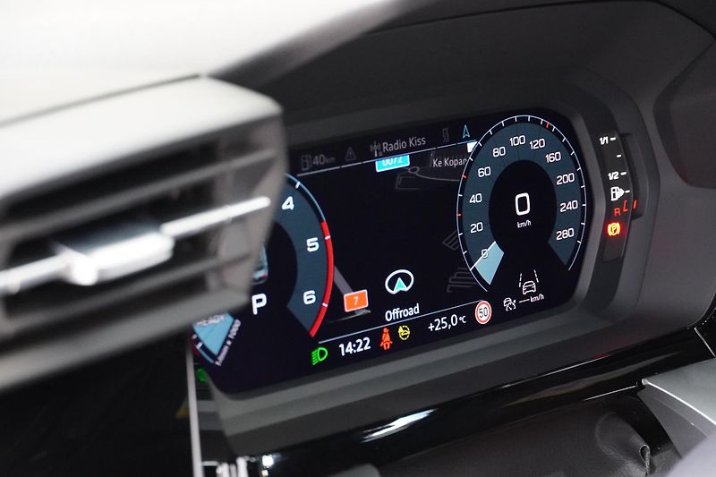 Audi A3 2.0TDI,110kW,S-LINE,ČR,DPH,ACC - fotka 15 z 31