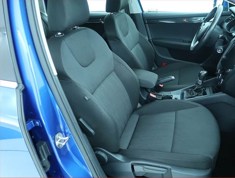Škoda Octavia (2017) Ambition 2.0 TDI, Tempomat - fotka 9 z 19