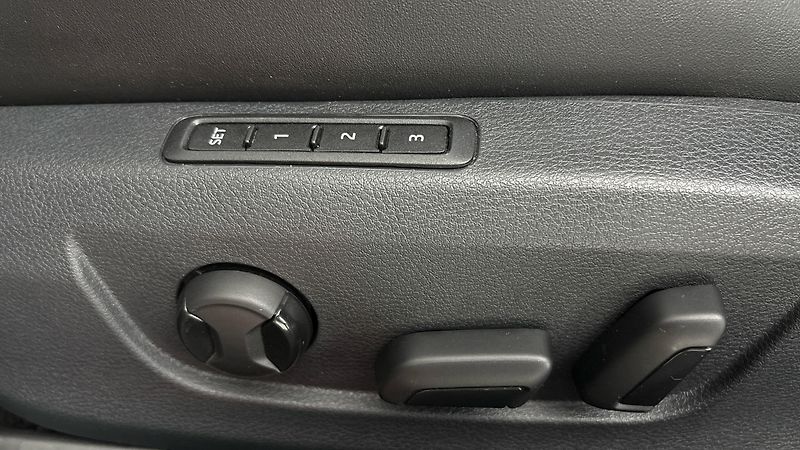 Škoda Superb 2.0 TDI DSG 4x4 Sportline - fotka 21 z 29