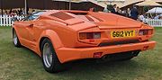 Pohled zezadu na Lamborghini Countach 25th Anniversary z roku 1990.