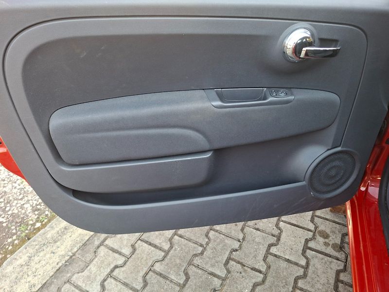 Fiat 500C (2012) 1.2i 51kW -SENZORY-KLIMA - fotka 21 z 37
