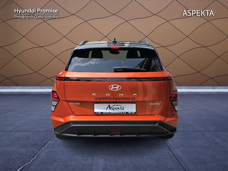 Hyundai Kona EV 64,8kWh NLine Style Premium - fotka 4 z 31