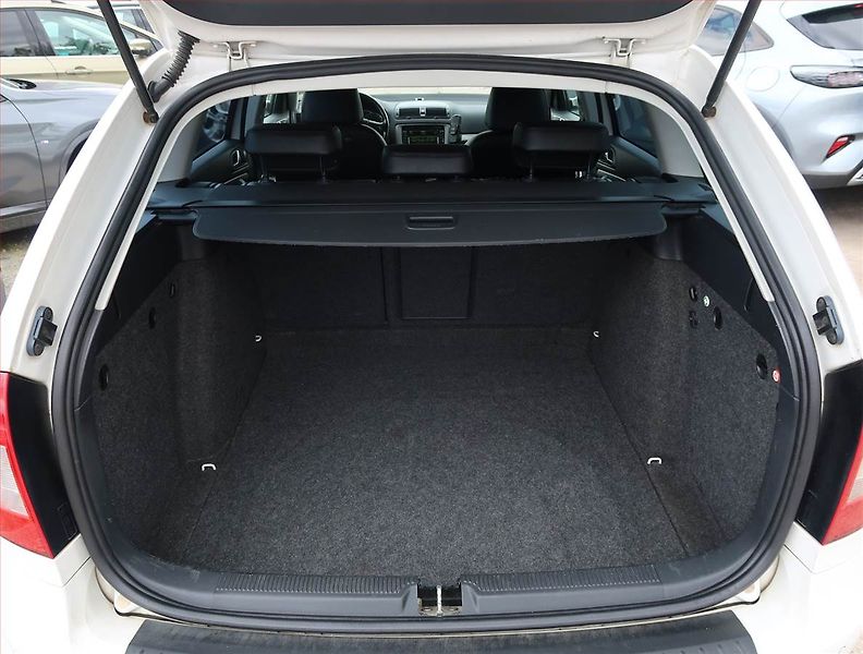 Škoda Octavia (2010) 2.0 TDI, nová STK, jezdí dobře - fotka 13 z 20