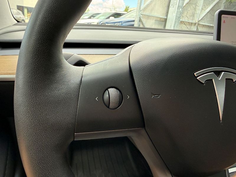 Tesla Model 3 Long Range AWD - fotka 31 z 41