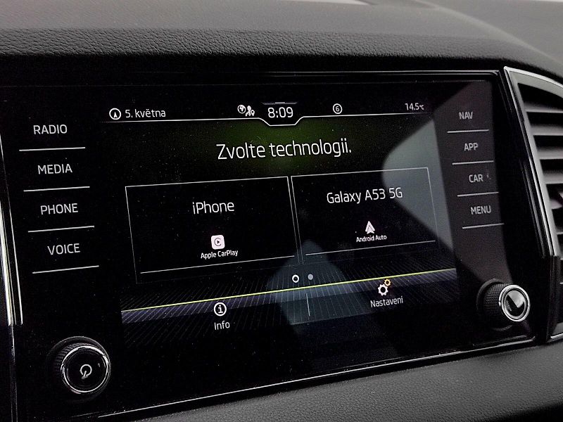 Škoda Karoq (2022) Ambition 1,5 Tsi DSG - fotka 10 z 35