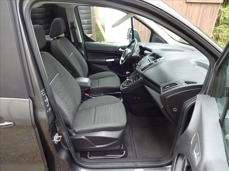 Ford Tourneo Connect 1.0 ECOBOOST TITANIUM - fotka 28 z 49