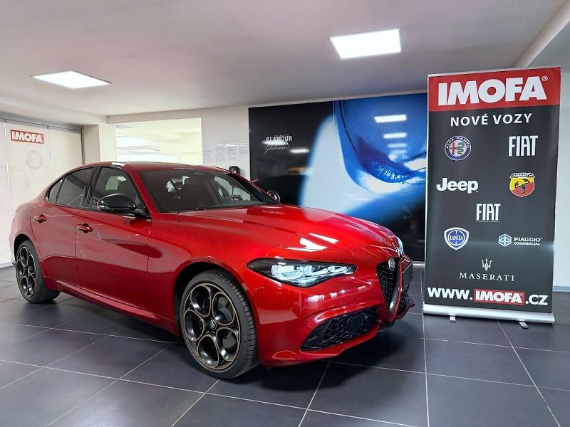 Alfa Romeo Giulia (2026) 2.0T 280k AT8 ZF Q4 4x4 Intens - fotka 1 z 23
